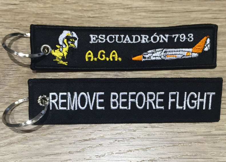 Llavero Remove Before Flight "Escuadrón 793 Básica" NEGRO